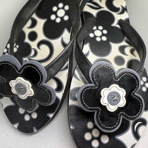Vera Bradley Black and White Floral Sandals Size MEDIUM (7-8)